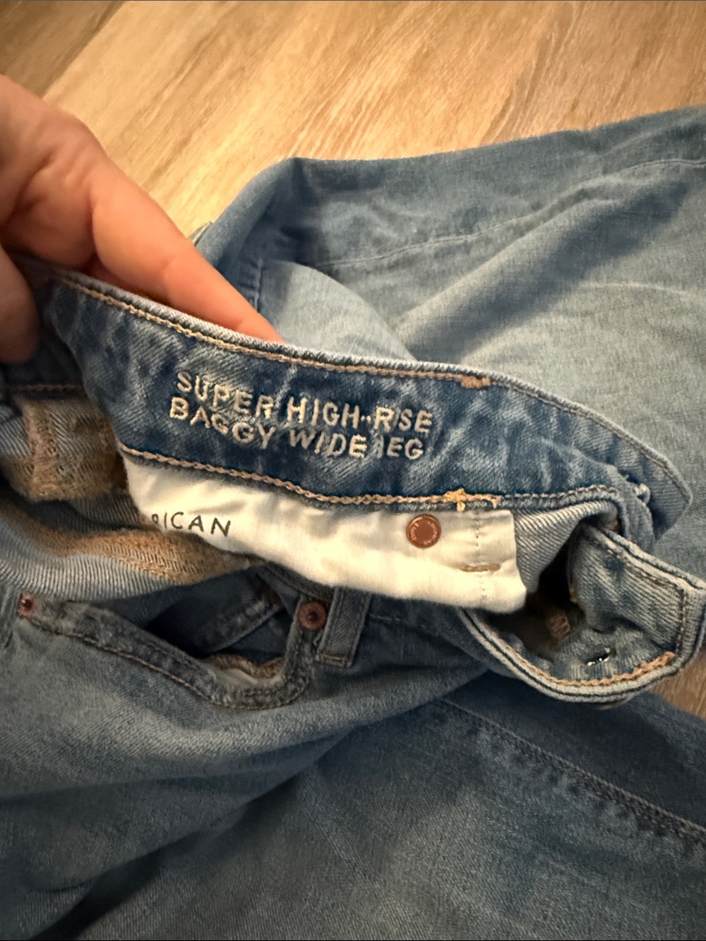 American Eagle Outfitters Wide-Leg Jeans in Medium Blue Wash - Picture 3 of 4